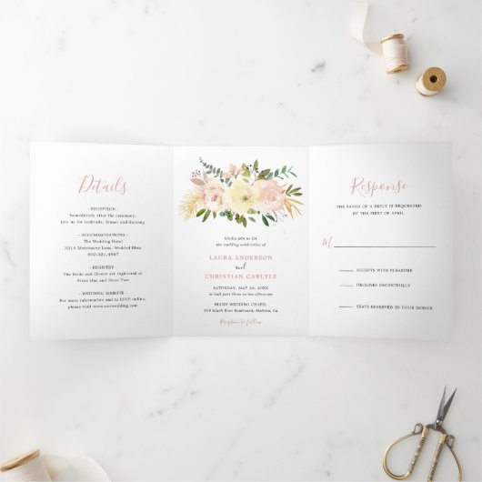 Eenvoudige Blush Roze Bloemen Elegante Bruiloft Drieluik Uitnodiging (Binnen)