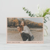 Eenvoudige boho beige foto beste dag ooit bruiloft bedankkaart (Staand voorkant)