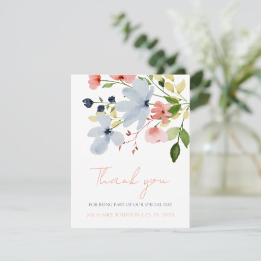 Eenvoudige Boho Blauw en Roze Bloemen Bruiloft Bedankkaart (Staand voorkant)