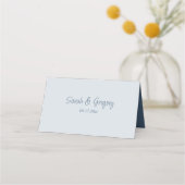 Eenvoudige Boho Dusty Blue, gevouwen Trouwplaats K Plaatskaartje (Achterkant)
