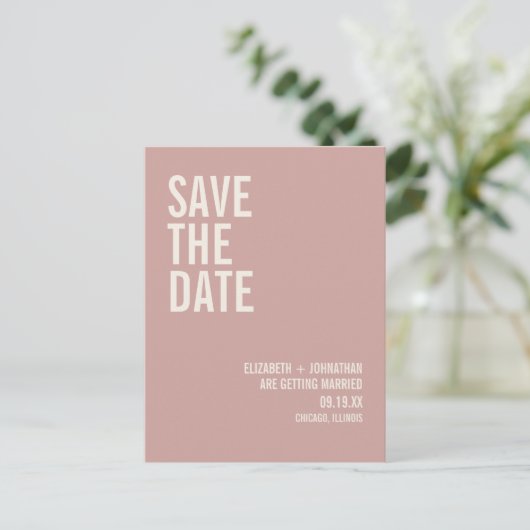 Eenvoudige Boho Dusty Roos Typografie Save the Dat Aankondigingskaart (Staand voorkant)