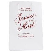 Eenvoudige Bourgogne Script Typografie Bruiloft We Medium Cadeauzakje (Voorkant)