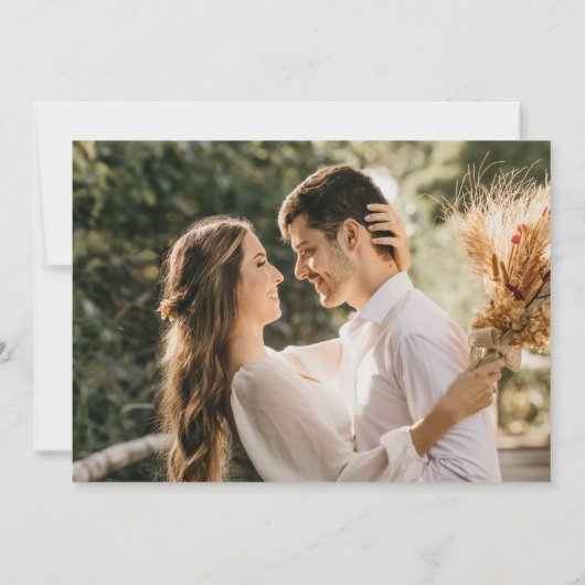 Eenvoudige bruiloft met elegant script save the date (Achterkant)