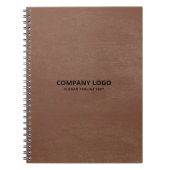 Eenvoudige bruine  lederen zwarte aangepaste tekst notitieboek (Voorkant)