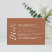 Eenvoudige Chic Calligraphy TerraCotta Wedding Det Informatiekaartje (Staand voorkant)