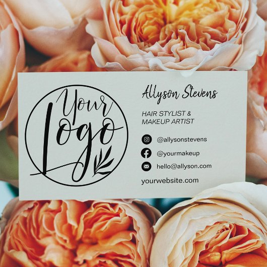 Eenvoudige chic grijs haar make-up foto logo qr co visitekaartje