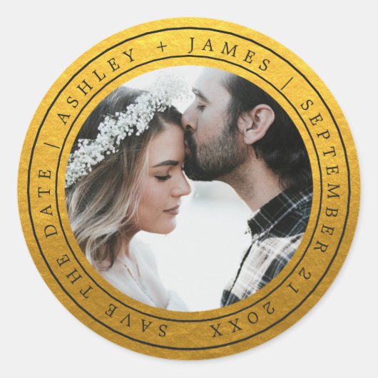 Eenvoudige Chic Save the Date Trouwfoto Goud Ronde Sticker (Voorkant)