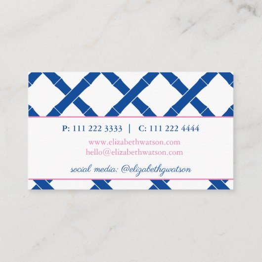 Eenvoudige chique blauwe en witte bamboe latwerk visitekaartje (Achterkant)