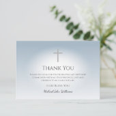 Eenvoudige Cross Boys Eerste Communie Dusty Blue Bedankkaart (Staand voorkant)