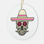 Eenvoudige Dia de Muertos schedel met Pet | Kerami Keramisch Ornament (Links)