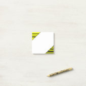 Eenvoudige, door een gele of zwarte bij geïnspiree post-it® notes (Op bureau)