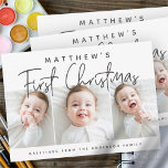 Eenvoudige drie foto's voor baby's eerste kerstmis feestdagenkaart<br><div class="desc">Het ontwerp aan de voorzijde bestaat uit een speelse cursieve typografie van "Eerste Kerstmis". Voeg aangepaste foto's van uw nieuwe baby toe en voeg de naam van baby's en familie toe. Dit ontwerp is modern,  chic,  speels en leuk.</div>
