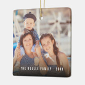 Eenvoudige dubbelfoto moderne kerstfeestdag keramisch ornament (Links)