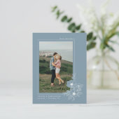 Eenvoudige Dusty Blue Anemone Art Floral Save the Aankondigingskaart (Staand voorkant)