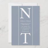 Eenvoudige Dusty Blue Monogram Initiaal Script Wed Kaart (Voorkant)