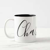 Eenvoudige effen witte en zwarte aangepaste naam C Tweekleurige Koffiemok (Links)