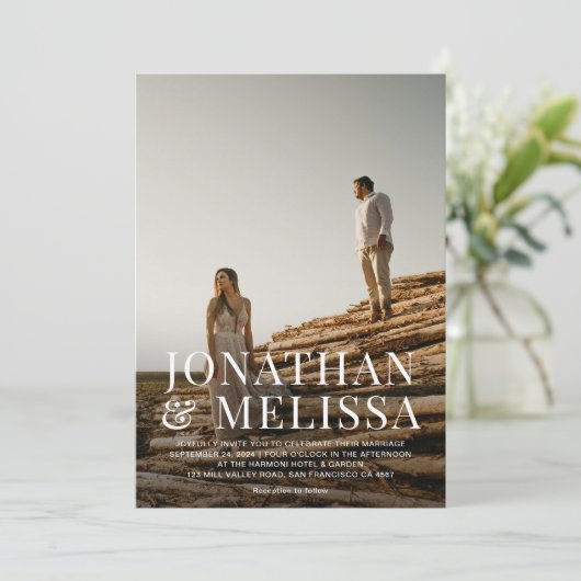 Eenvoudige Elegant Bold Typography Photo Wedding Kaart (Staand voorkant)