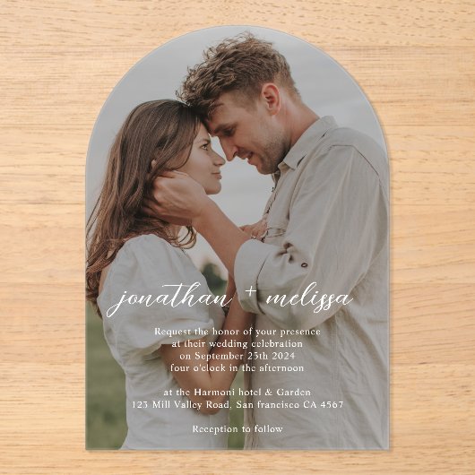 Eenvoudige Elegant Flowy Script Foto bruiloft Acryl Uitnodigingen (Voorkant)