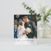 Eenvoudige Elegant Modern Black Script Photo Wedde Bedankkaart (Staand voorkant)