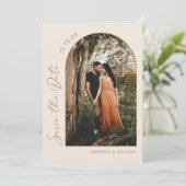 Eenvoudige Elegant Photo Beige Wedding Save The Date (Staand voorkant)