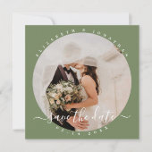Eenvoudige Elegant Sage Green Couple Photo Wedding Save The Date (Voorkant)