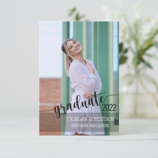 Eenvoudige Elegant Script Photo Afstuderen Invitat RSVP Kaartje (Staand voorkant)
