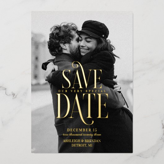 Eenvoudige Elegant Typografie foto slaat de datum  Folie Uitnodiging (Voorkant)