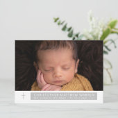 Eenvoudige Elegant White Grey Cross Baby Photo Col Aankondiging (Staand voorkant)