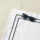 Eenvoudige Elegant White Monogram Beach Towel Strandlaken (In situ)