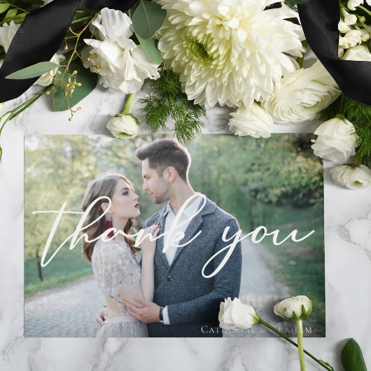 Eenvoudige Elegant White Script Overlay Weddenfoto Bedankkaart