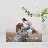 Eenvoudige Elegant White Typographic New Yyes Foto Feestdagenkaart (Staand voorkant)