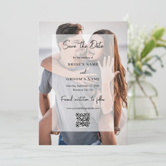 Eenvoudige Elegante 2 Foto Overlay QR Code Bruilof Save The Date (Staand voorkant)
