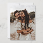 Eenvoudige elegante 2-foto tekst overlay bruiloft kaart (Achterkant)