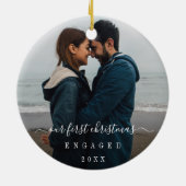 Eenvoudige elegante foto van ons eerste kerstfeest keramisch ornament (Achterkant)