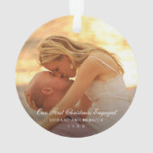 Eenvoudige elegante foto van ons eerste kerstfeest ornament (achterkant)