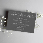 Eenvoudige elegante kalligrafie Grijze bruiloft Save The Date<br><div class="desc">Eenvoudige elegante kalligrafiekool sparen de Kaart van de Datum. Klik op de button Aanpassen hierboven voor een geavanceerdere aanpassing van dit ontwerp. Overeenkomende objecten zijn ook beschikbaar.</div>