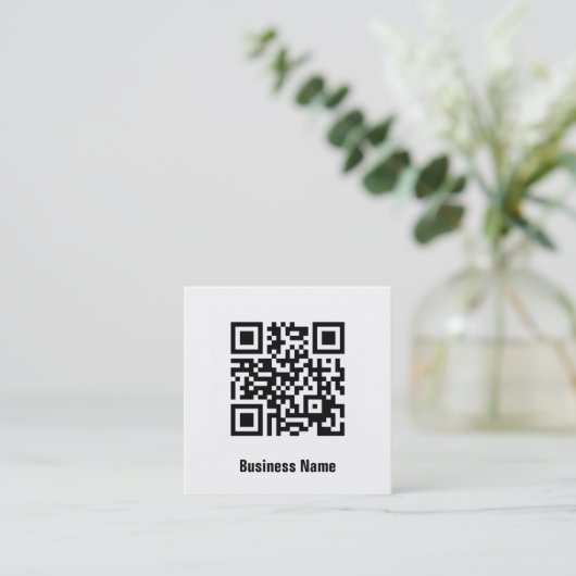 Eenvoudige elegante klassieke zwarte en witte QR-c Vierkante Visitekaartje (Staand voorkant)