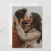 Eenvoudige Elegante Krans 2-Foto Tekst Overlay Wed Save The Date (Achterkant)