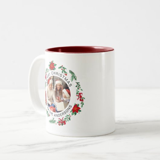 Eenvoudige Elegante Krans Kerstfoto Familienaam Tweekleurige Koffiemok (Voorkant links)