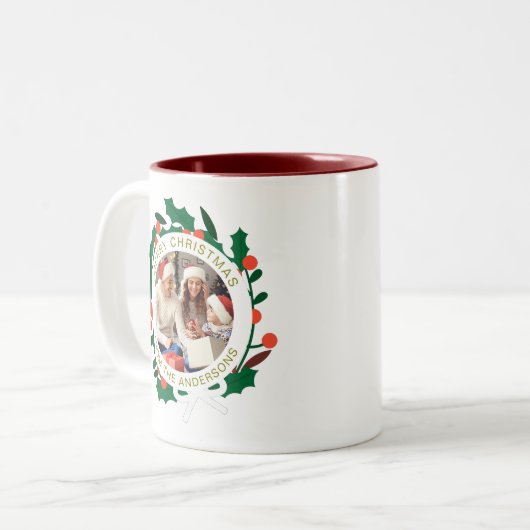 Eenvoudige Elegante Krans Kerstfoto Familienaam Tweekleurige Koffiemok (Voorkant links)