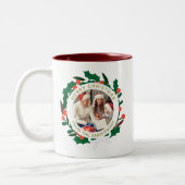 Eenvoudige Elegante Krans Kerstfoto Familienaam Tweekleurige Koffiemok (Links)