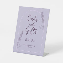 Eenvoudige elegante lavendel bloeit trouwkaarten g reclamebord met voetstuk