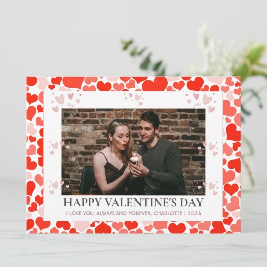 Eenvoudige Elegante Liefde Valentijnsdag paar foto Feestdagenkaart (Staand voorkant)