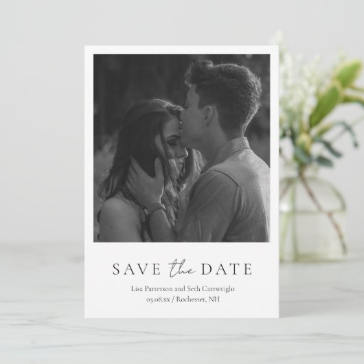 Eenvoudige Elegante Minimalistische Foto Moderne B Save The Date (Staand voorkant)