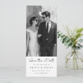 Eenvoudige Elegante Moderne Script Huwelijksfoto Save The Date (Staand voorkant)