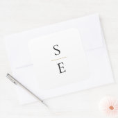 Eenvoudige Elegante Monogram Beginletters Trouw Vierkante Sticker (Envelop)