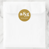 Eenvoudige, elegante monogram gouden bruine bruilo ronde sticker (Tas)