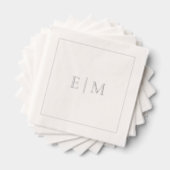 Eenvoudige Elegante Monogram Minimalistische Trouw Folie Servetten (Insitu (Gestapeld))