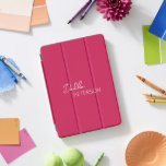 Eenvoudige elegante naam Modern iPad Pro Cover<br><div class="desc">Moderne magenta / fuschia roze iPad-cover met een eenvoudig en minimaal design dat is gepersonaliseerd met jouw naam in een elegant script en een hedendaagse sans serif font.</div>