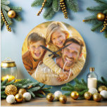 Eenvoudige, elegante overlay met familiefoto's grote klok<br><div class="desc">Creëer is een tijdloze familieherinnering met deze eenvoudige, elegante fotoklok. Met een minimalistisch ontwerp met een charmante familie script overlay, deze plaquette toont prachtig uw favoriete familie afbeeldingen. Perfect voor kinderen, ouders en grootouders een mooi cadeau voor moederdag of vaderdag, het is een leuke manier om je geliefden te vieren...</div>